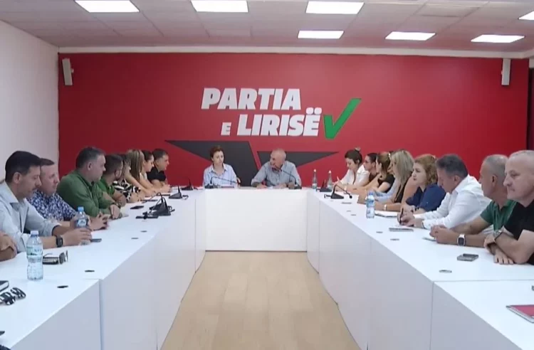 “Hë mo Tedi? E qartë?”/ Metën ngre zërin në Kryesinë e PL