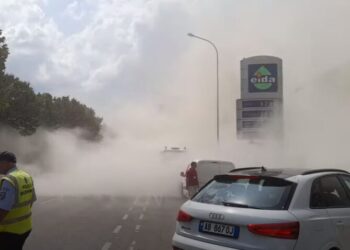 Shembet pallati tek “Brryli”, pluhuri pushton të gjithë zonën