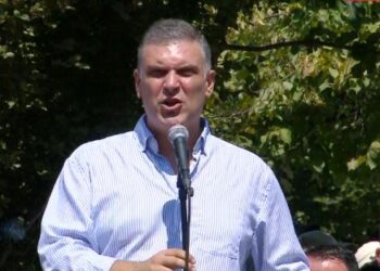 Protesta para bashkisë/ Blushi: Vendi i Veliajt është qelia