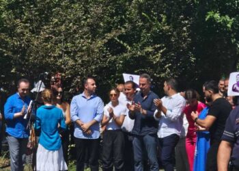 Nis protesta e opozitës para Bashkisë së Tiranës