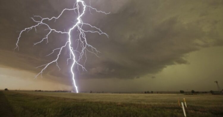 Rrufeja godet 5 persona në Prevallë, ndërron jetë një grua 64-vjeçare