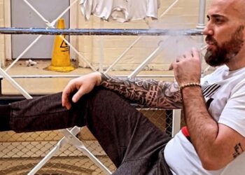 Shqiptari i dënuar me 32 vite burg hyn live në TikTok nga qelia, dëgjon këngët e…