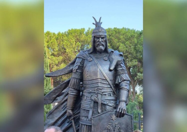 Busti i Skënderbeut me tiparet e Ramës! Reagon Berisha: Akt poshtërues antikombëtar