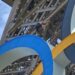 Evakuohet zona e Kullës Eifel, një person ngjitet para ceremonisë mbyllëse të Lojërave Olimpike