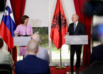 “Shengeni po mbyllet”, Tanja Fajon sjell lajmin e keq në Tiranë