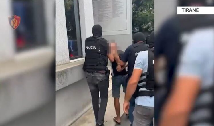 Vodhi një automjet në një garazh në Tiranë, zbulohet “specialisti” 21-vjeçar