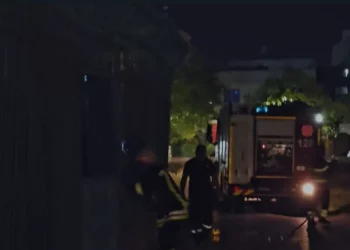 Pak para stuhisë së shiut, bie zjarr në stadiumun “Niko Dovana” në Durrës