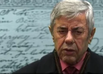 Vrau shokun e dhomës në azil, ndërron jetë në spital historiani Zydi Shehi