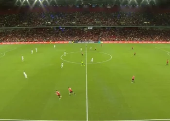 Gjeorgjia kalon në avantazh, gjen në “gjumë” Strakoshën me një goditje nga larg