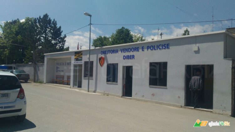 Përplasi me makinë fëmijën dhe u largua, policia shoqëron 16-vjeçarin