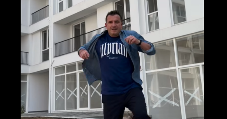 Degjenerohet spiderman-i Bashkisë