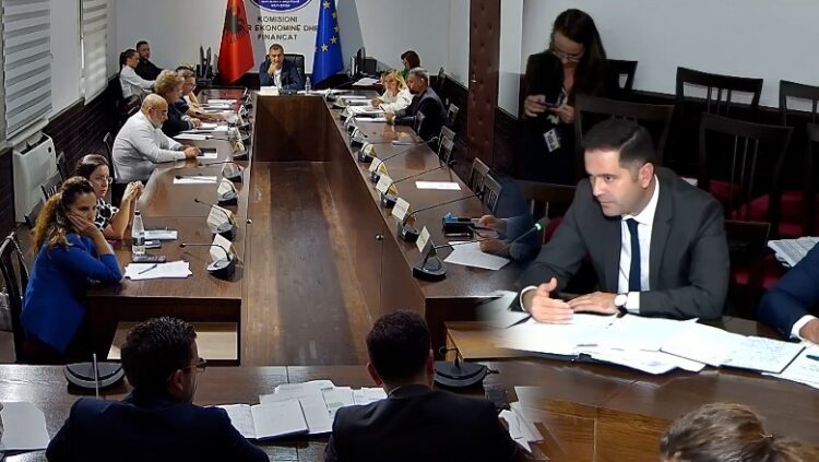 Bien të ardhurat: Rënia e euros godet buxhetin, 112 milionë euro dëmi në 7 muaj