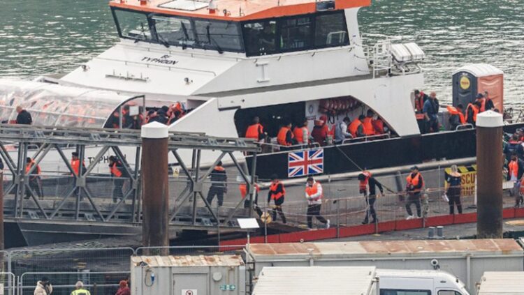 Angli, 31 të arrestuar nga rrjeti i trafikantëve, dërgonin emigrantët përmes Dublinit