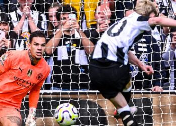 Manchester City dy barazime radhazi, Newcastle e ndal 1-1, Liverpool drejt kreut