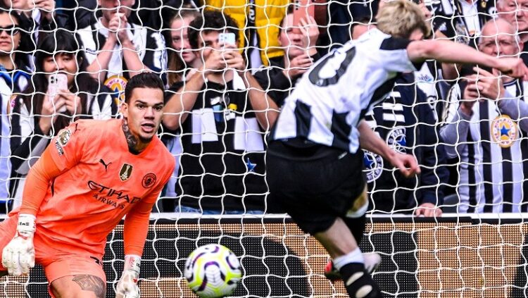 Manchester City dy barazime radhazi, Newcastle e ndal 1-1, Liverpool drejt kreut