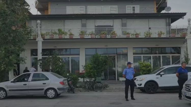 Plagosje me thikë në Fier, arrestohet autori 15-vjeçar