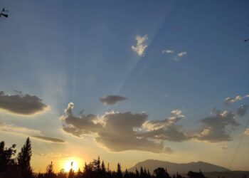 Parashikimi i motit për fundjavën, ja zonat ku pritet të ketë reshje shiu