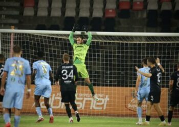 Dinamo fiton me përmbysje ndaj Vllaznisë me 10 lojtarë në “Elbasan Arena”