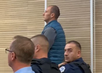 Shtyhet gjyqi i të akuzuarve të Banjskës: Tre në sallë, 42 në arrati