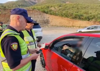 Vodhën paratë e gjobave, gjykata lë në fuqi arrestet për 22 policët