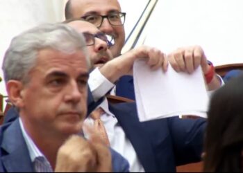 PD gris letrën me mesazhin e Begajt, nis aksioni opozitar në Kuvend