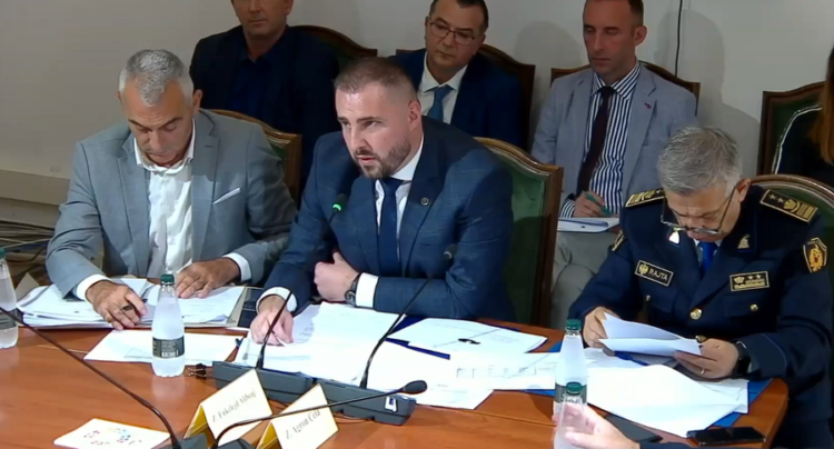 Familjarët dërgojnë ushqim në burgje, Klevis Qose: Është trend, s’ka lidhje me cilësinë