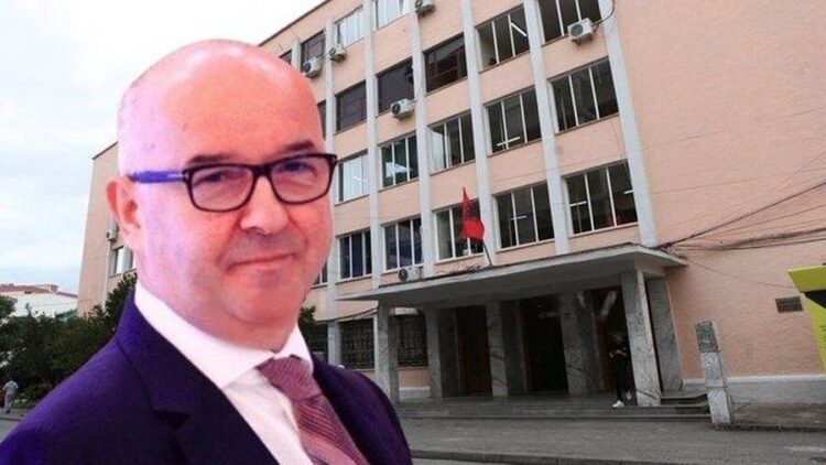 “500 mijë lekë për 2 provime”/ Dekani i Drejtësisë e dy pedagoge merren të pandehur, dosja në gjykatë