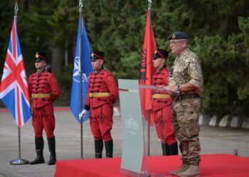 Ushtarët britanikë në tunelin nëntokësor në Kukës, Lord Stuart Peach: U testua aftësia