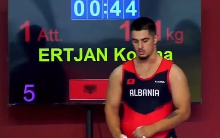 Ngre shtangën 191 kilogramë, Ertjan Kofsha i pesti në botë