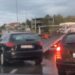 (VIDEO) Përplasen tre mjete në Tiranë, një foshnje ndodhej në njërën makinë