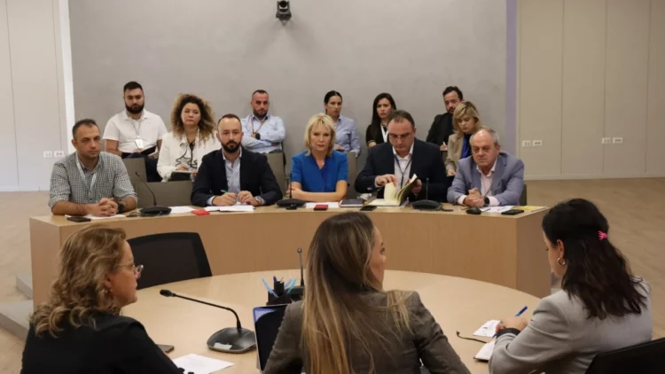 Votimi nga jashtë, Celibashi mbledh shërbimet postare