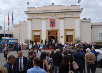 Homazhe për Gerti Bogdanin, arkëmorti i ish-deputetit mbërrin në Kuvend