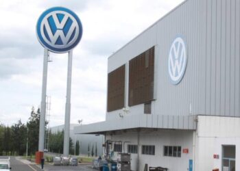 Mijëra protestues kundër mbylljes së “Volkswagen” në Gjermani