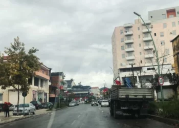 Pranga 5 punonjësve të Bashkisë Rrogozhinë për korrupsion me fondet e rindërtimit