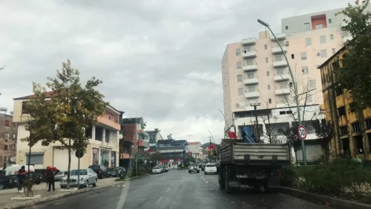 Pranga 5 punonjësve të Bashkisë Rrogozhinë për korrupsion me fondet e rindërtimit