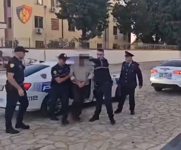 Shkodër/ Kultivonte kanabis dhe mbante armë në banesë, arrestohet 46-vjeçari