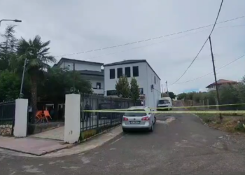 Dy të vrarë në Fier, vetëdorëzohet autori – Emrat