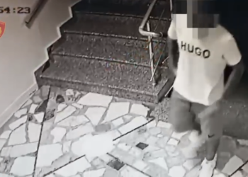 U vodhi 4 celularë pacientëve gjatë natës në spitalin e Vlorë, arrestohet – Video