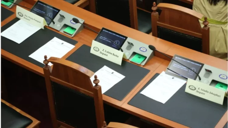 Bardhi ‘ndëshkon’ Bashën, ul Nallbatin në karrigen e tij; e heq nga delegacioni i KiE