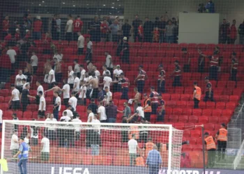 Trazira në shkallët e stadiumit, gjeorgjianët provokojnë tifozët shqiptarë