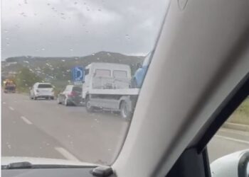 Aksident në Tiranë, tre makina përplasen me njëra-tjetrën