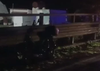 Aksident në Lushnjë/ Po ktheheshin nga puna, makina përplas çiftin, shoferi largohet