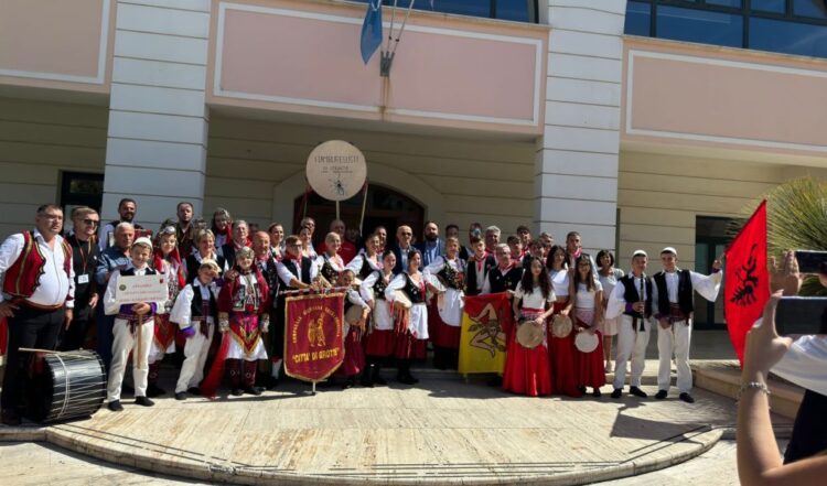 Vallja e Rrajcës fiton kupën e festivalit të Folklorit e Paqes në Itali