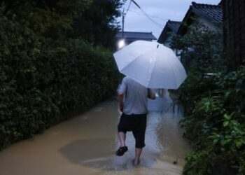 Shirat e dendur godasin Japoninë, një i vdekur dhe disa të zhdukur