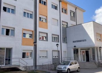 Korçë, një tjetër e mitur bëhet nënë, mjeku apel për kujdes