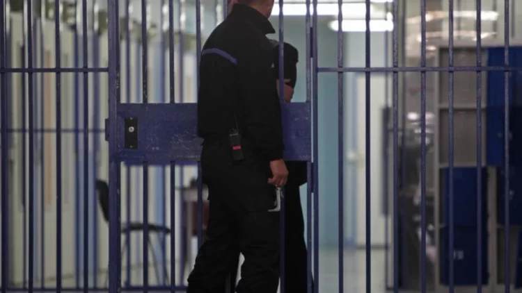 I dënuari shqiptar bën për spital tre gardianë burgu në Francë