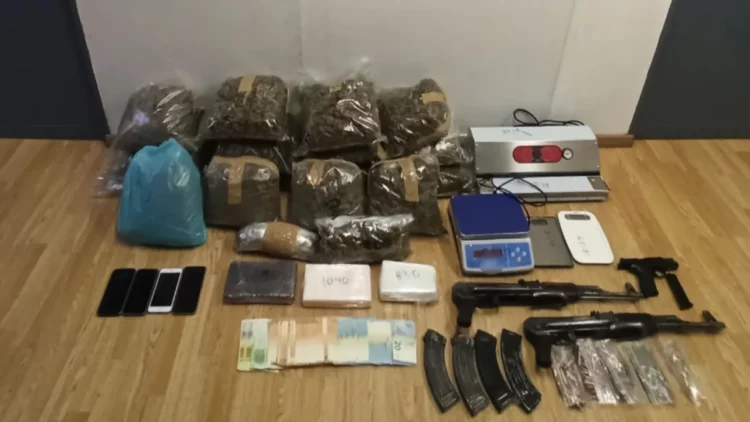 Kapet sasi e madhe droge dhe arsenal armësh në Greqi, në pranga çifti shqiptar (Emrat)
