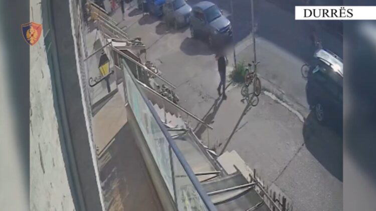 Grabitën 59-vjeçarin në Durrës, pastruesja u dha çelësin e banesës dy vëllezërve ‘skifterë‘