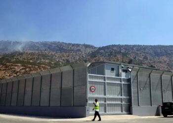 Marrëveshja me Italinë, 80 policë shqiptarë do ruajnë kampin në Gjadër