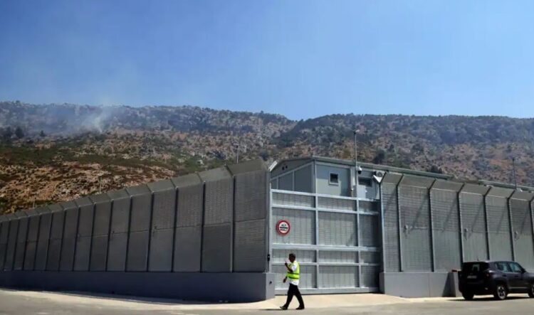 Marrëveshja me Italinë, 80 policë shqiptarë do ruajnë kampin në Gjadër